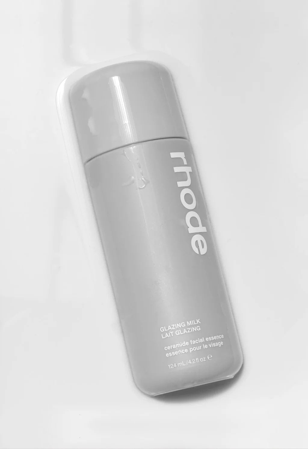 Essence pour le visage aux c�ramides Glazing milk RHODE image 1